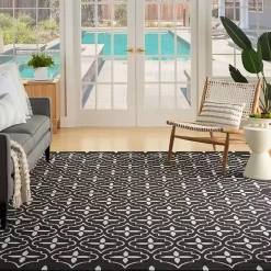Black & Ivory Quatrefoil Indoor/Outdoor Rug, 8x10