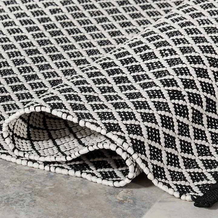 Black & White Trellis Indoor/Outdoor Rug, 4x6
