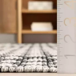 Black and Ivory Dainty Diamond Area Rug, 4x6
