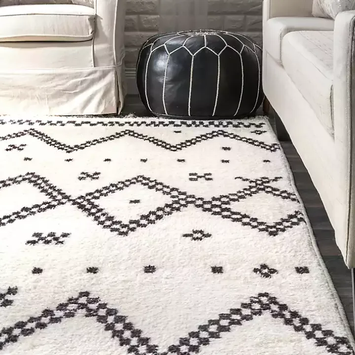 Black and White Tracy Fringed Area Rug, 8x10