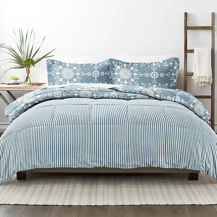 Blue Daisy Medallion Queen 3-pc. Comforter Set