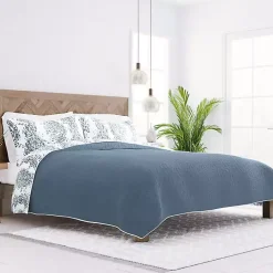 Blue Damask Reversible 3-pc. Queen Quilt Set