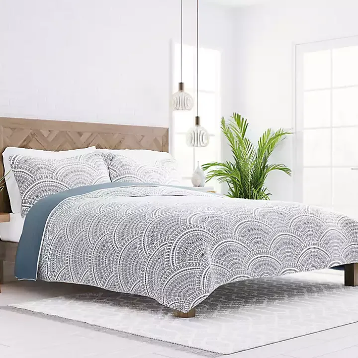 Blue Scalloped Reversible 3-pc. Queen Quilt Set