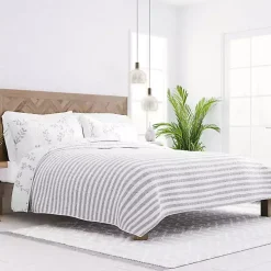 Gray Vines Reversible 3-pc. Queen Quilt Set