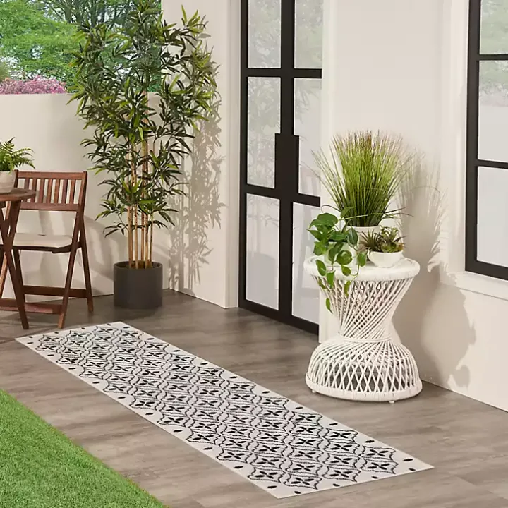 Ivory & Black Quatrefoil Indoor/Outdoor Runner