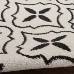 Ivory & Black Quatrefoil Indoor/Outdoor Rug, 5x7