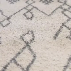 Ivory Geometric Runner