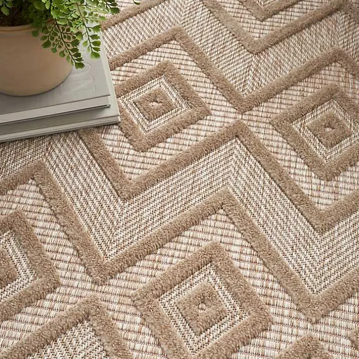 Natural Beige Diamond Indoor/Outdoor Area Rug, 5x7