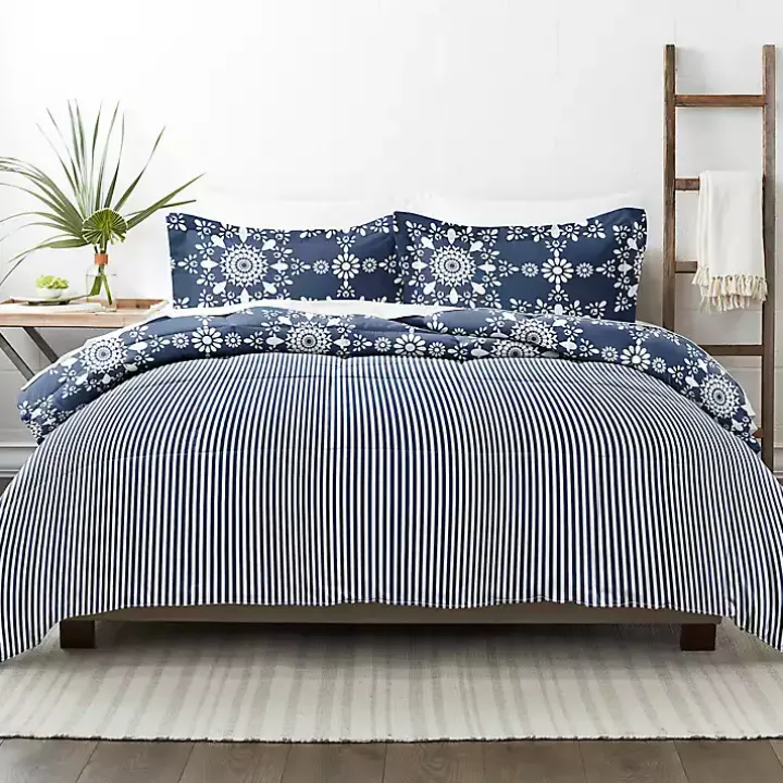 Navy Daisy Medallion King 3-pc. Comforter Set