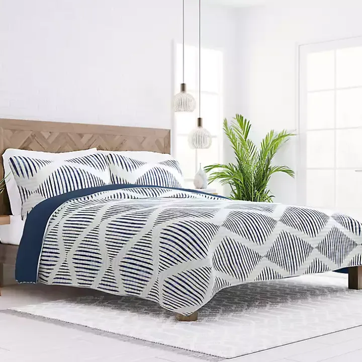 Navy Diamond Line Reversible 3-pc. Queen Quilt Set
