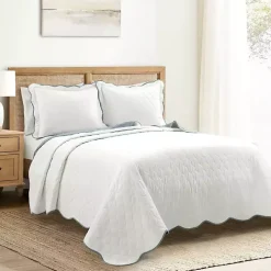 White and Blue Scallop 3-pc. Full/Queen Quilt Set