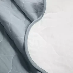 White and Blue Scallop 3-pc. Full/Queen Quilt Set