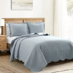 White and Blue Scallop 3-pc. King Quilt Set