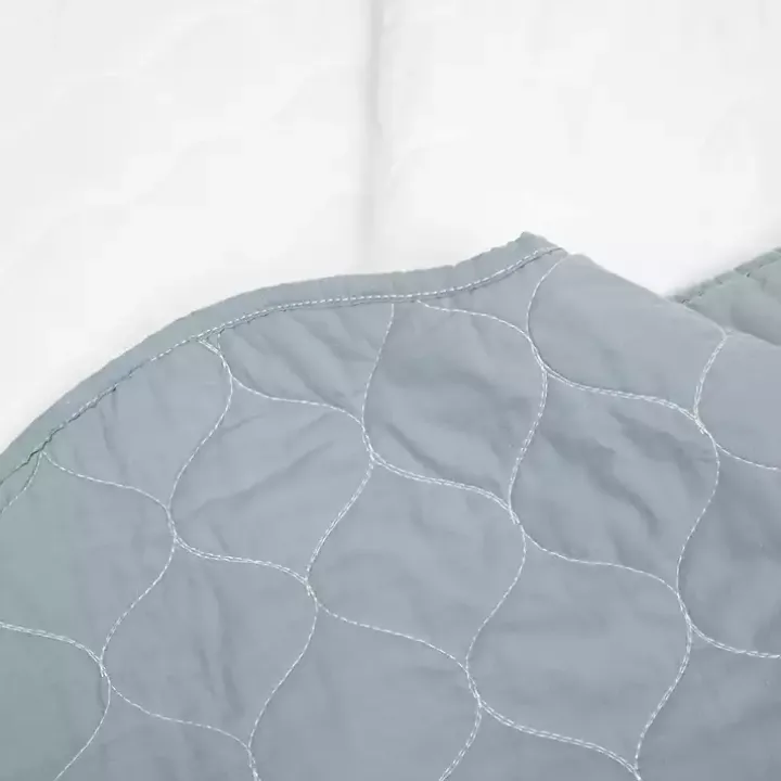 White and Blue Scallop 3-pc. King Quilt Set