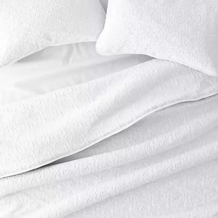 White Floral Stitch 3-pc. Queen Quilt Set