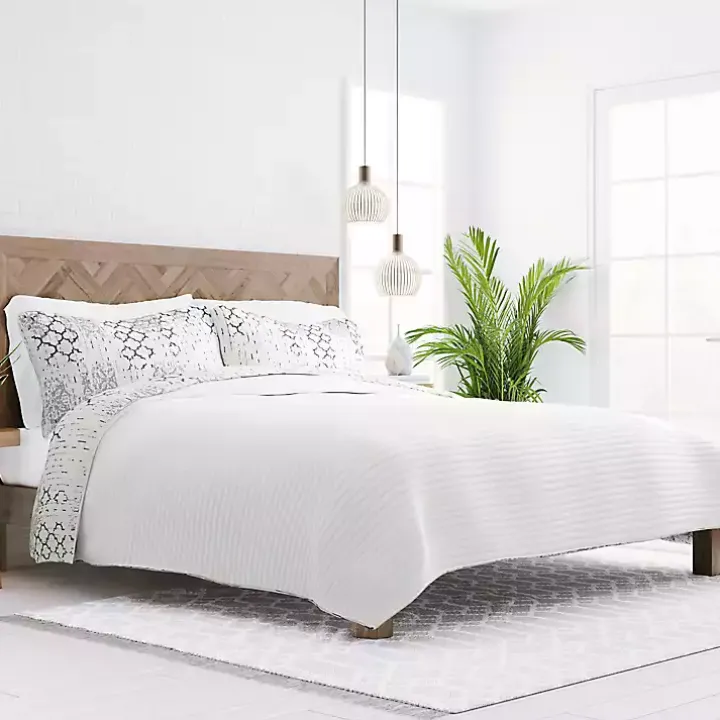 White Trellis Reversible 3-pc. Queen Quilt Set